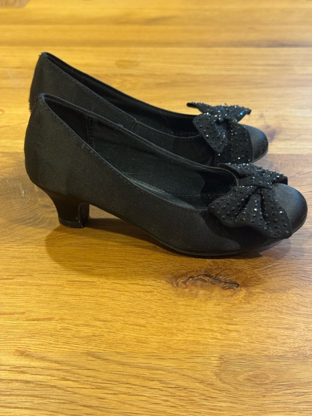 Candie’s Girl Size 2 Black Satin Kitten Heels Rhinestone Bow Dress Shoes